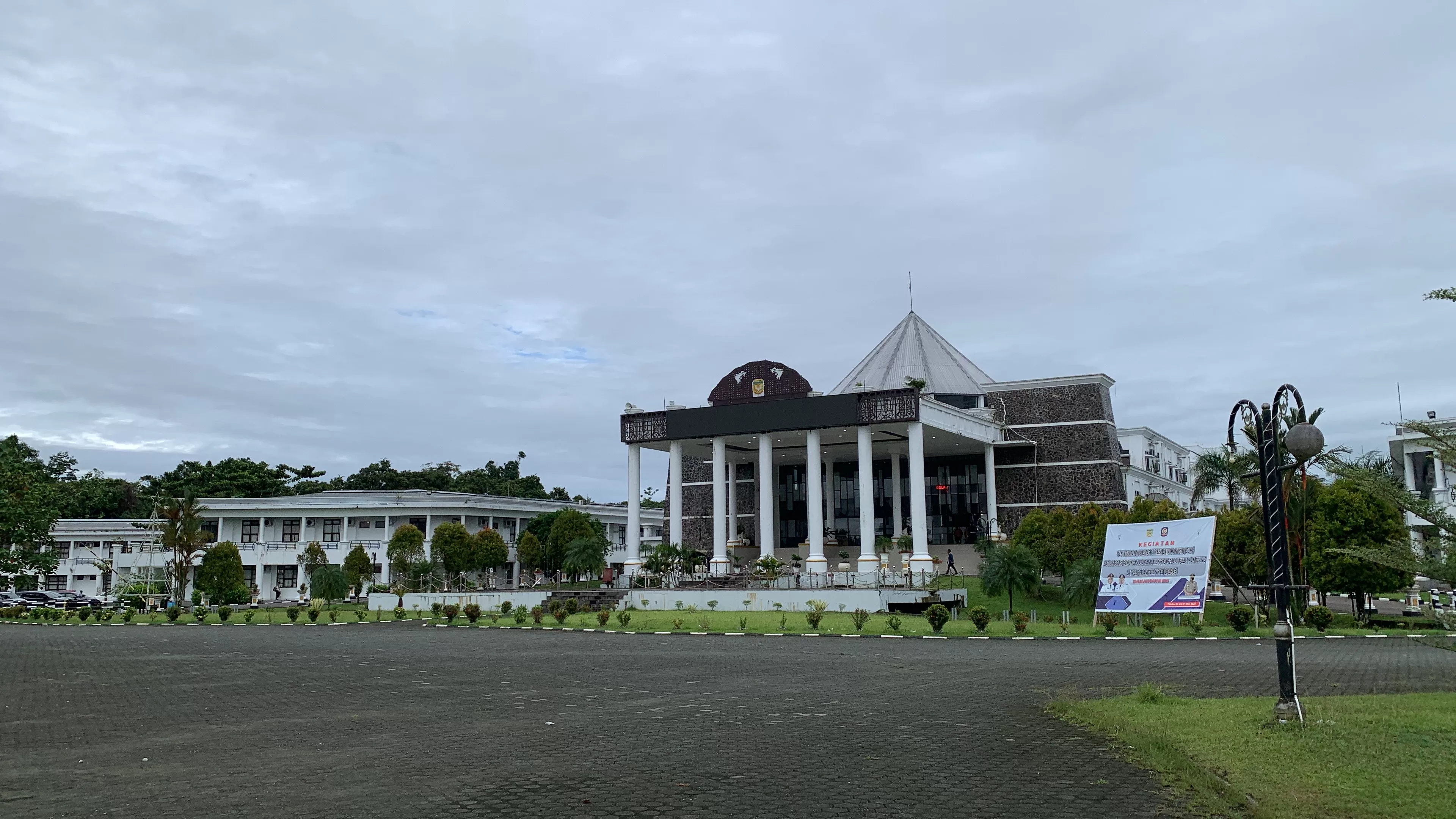 Kantor Pusat Pemerintahan Kabupaten Mimika, (Foto: Cenderawasih Pos/Moh. Wahyu Welerubun).