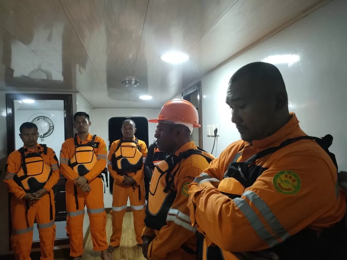  Tim SAR dari Kantor Pencarian dan Pertolongan Timika hendak berangkat menuju lokasi untuk melakukan pencarian. (SAR Timika).