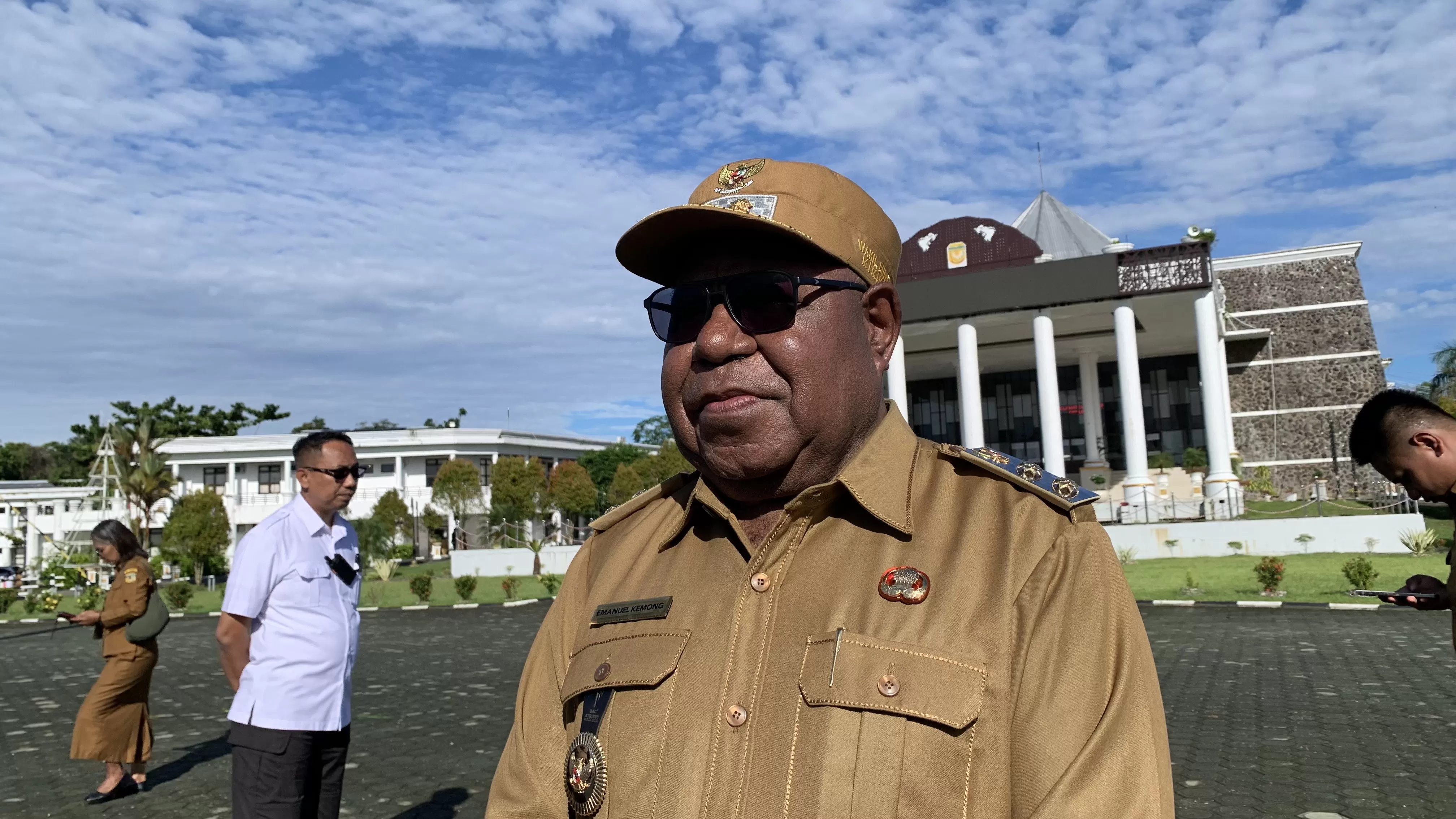 Wakil Bupati Mimika, Emanuel Kemong. (Foto: Cenderawasih Pos/Moh. Wahyu Welerubun).