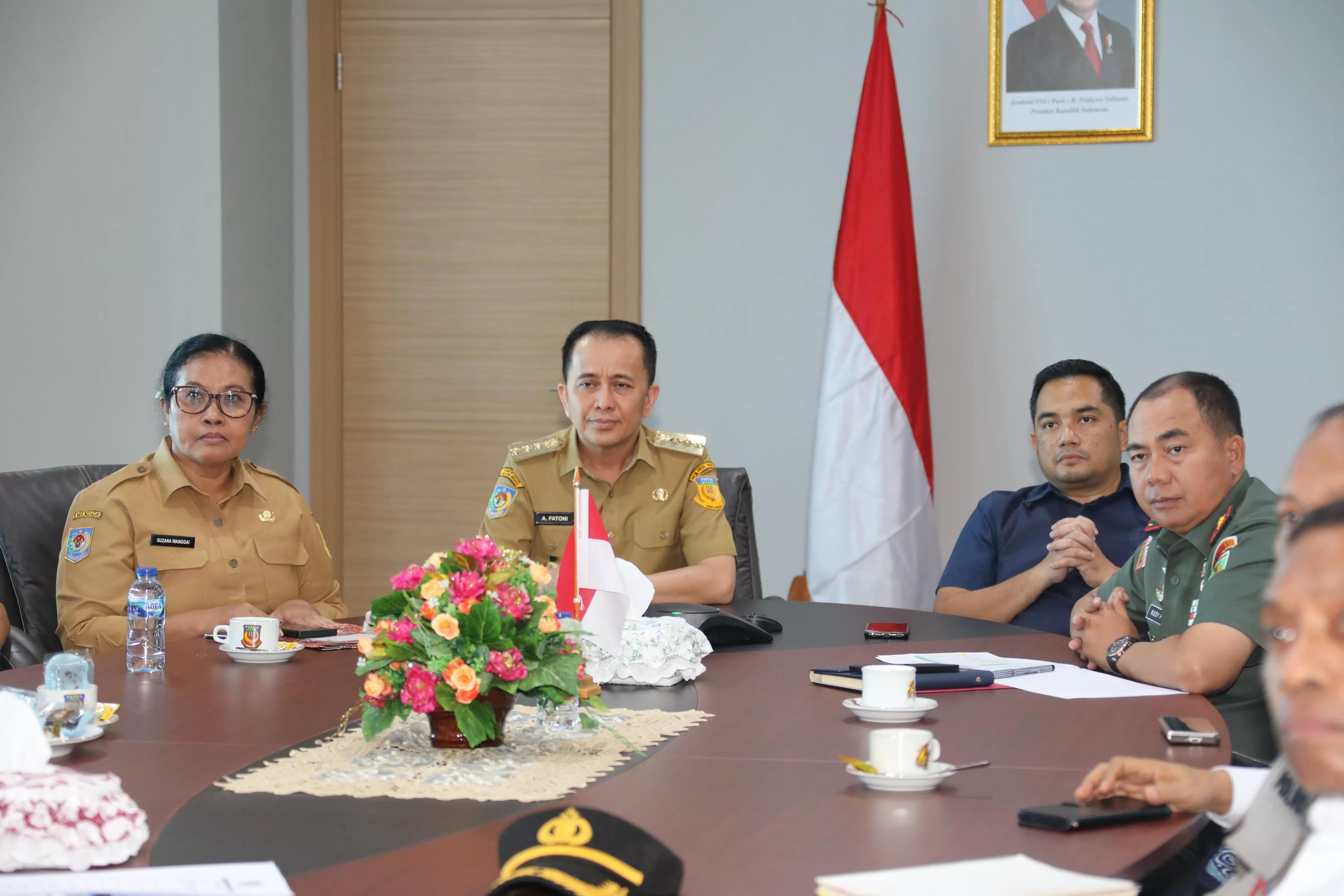 Rakor kesiapan PSU pemilihan gubernur dan wakil gubernur yang dilakukan secara hybrid melalui zoom meeting, di Kantor Gubernur Papua, Selasa (05/08/2025).(CEPOSONLINE.COM/HUMAS PEMPROV).