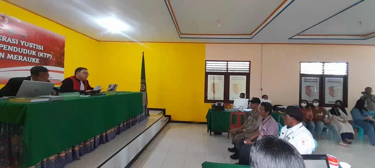 Sidang Tipiring terhadap 30 warga yang terjaring operasi Justice di Aula Kantor Distrik Merauke, Rabu (6/8/2025) Ceposonline.com/Sulo