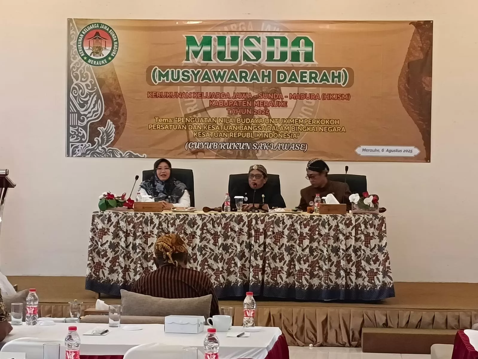 Wabup Fauzun Nihayah yang terpilih sebagai Ketua KHJSM Kabupaten Merauke saat foto Bersama dengan peserta Musda, Rabu (6/8/2025) Ceposonline.com/Sulo