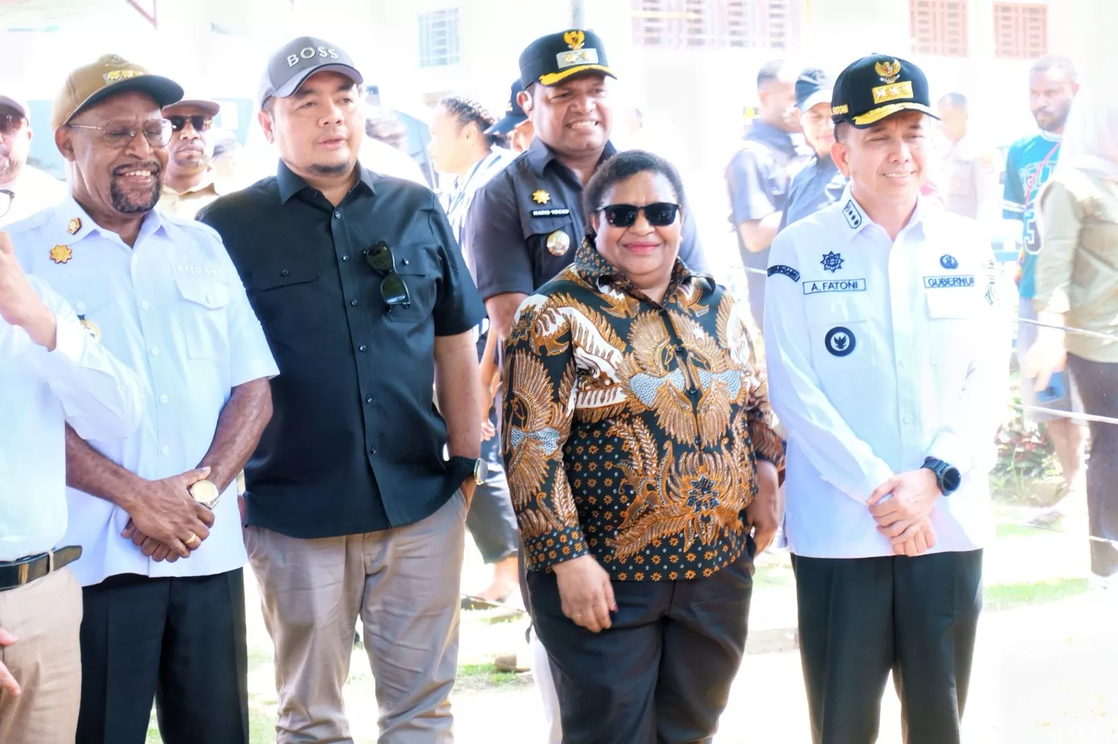 Bupati Jayapura Yunus Wonda didampingi Wakil Bupati Jayapura Harris Richard Yoku, bersama Ketua KPU RI, Wamendagri, Pj Gubernur Papua, ikut memantau pelaksanaan PSU Pilgub Papua.CEPOSONLINE.COM/HUMAS)