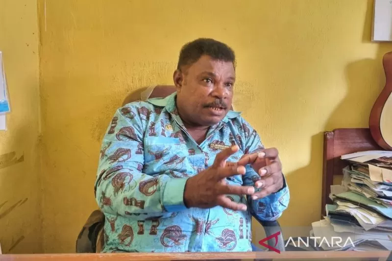 Kepala Bidang Peternakan dan Kesehatan Hewan Dinas PPKP Manokwari Nixon Karubaba. ANTARA/Ali Nur Ichsan