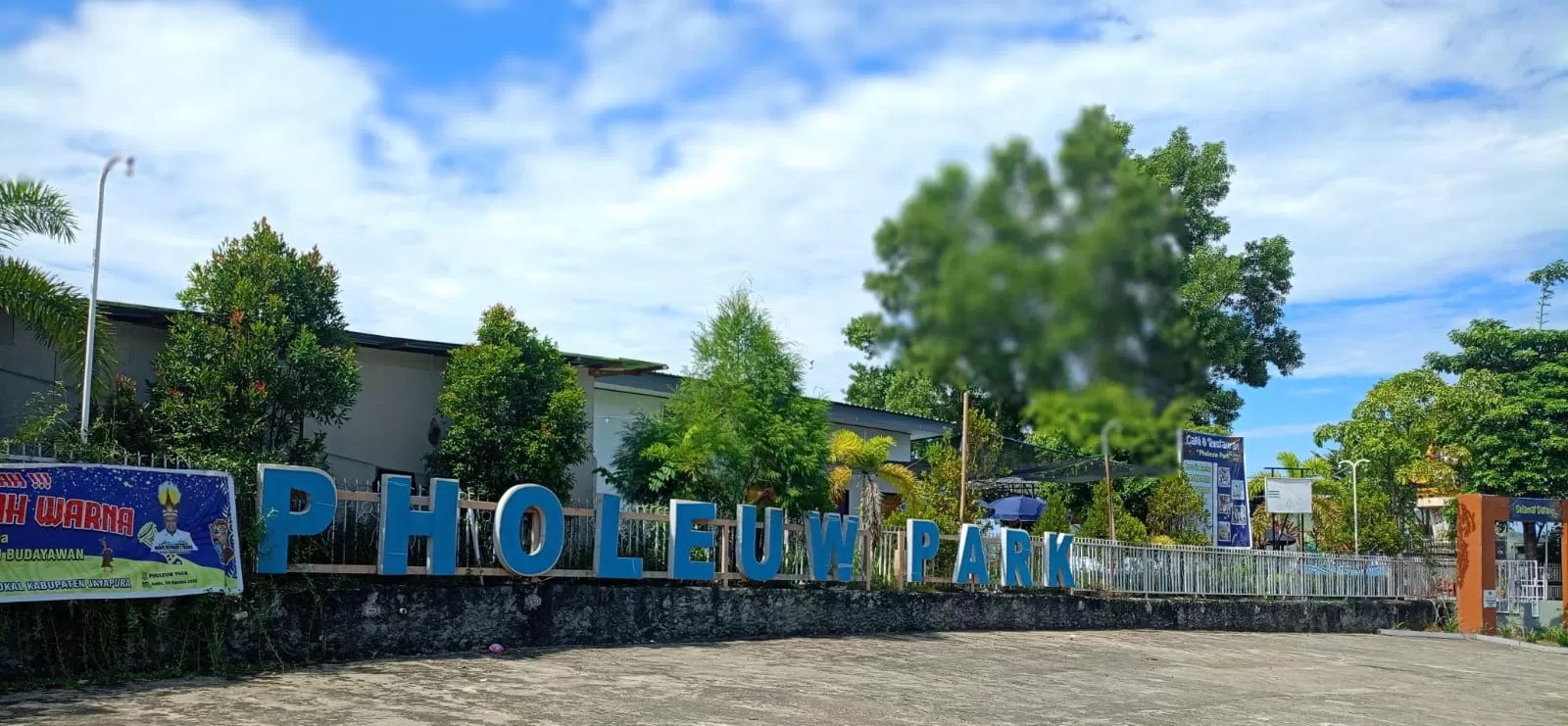 Salah satu aset Pemkab Jayapura yaitu Taman Pholeuw Park, Kampung Asei Kecil, yang bisa dikelola menjadi destinasi wisata, Kamis (14/8/2025).(CEPOSONLINE.COM/PRIYADI)  