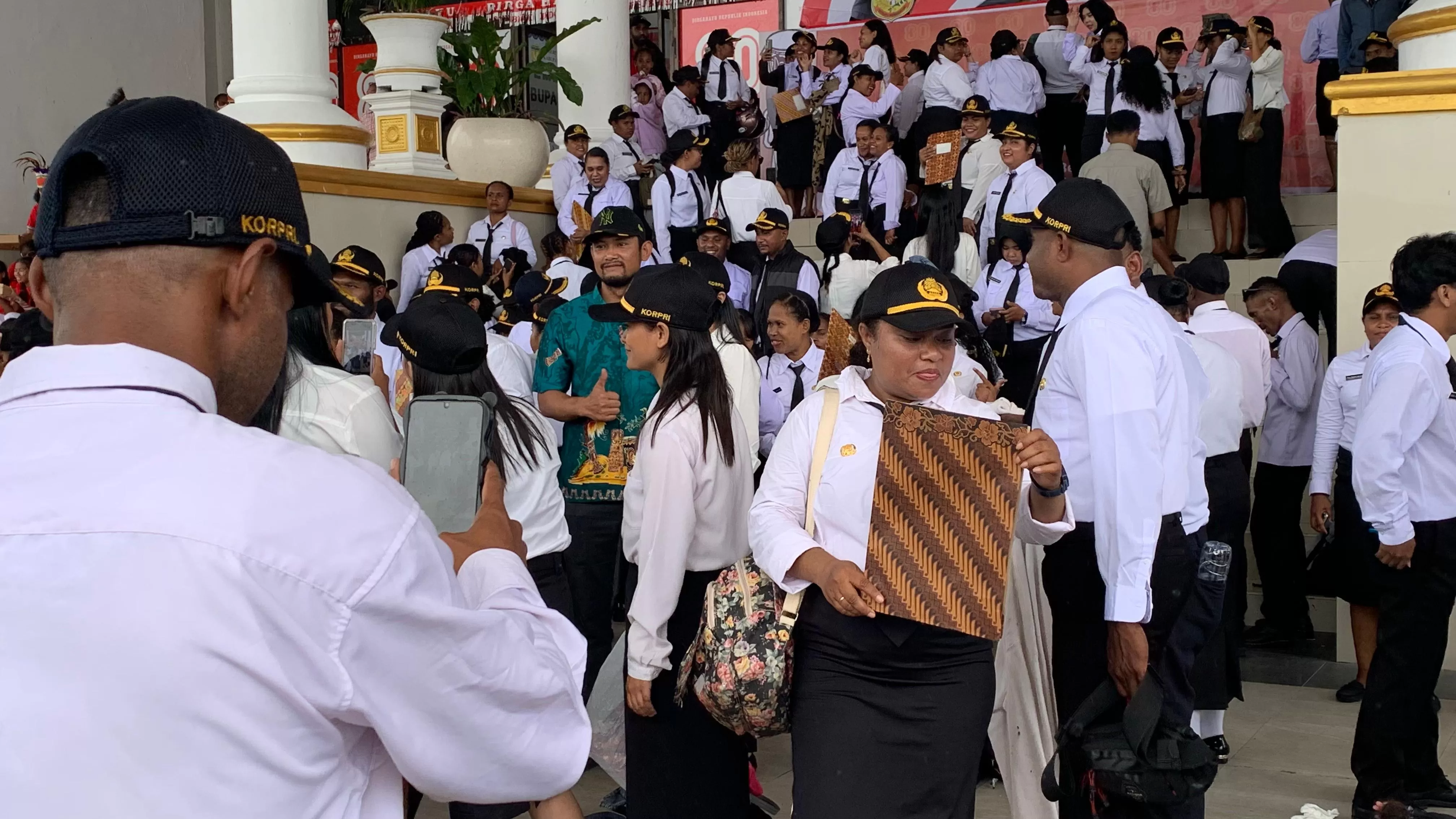 Para CPNS formasi tahun 2024 saat selesai menerima SK. (CENDERAWASIH POS/WAHYU WELERUBUN)