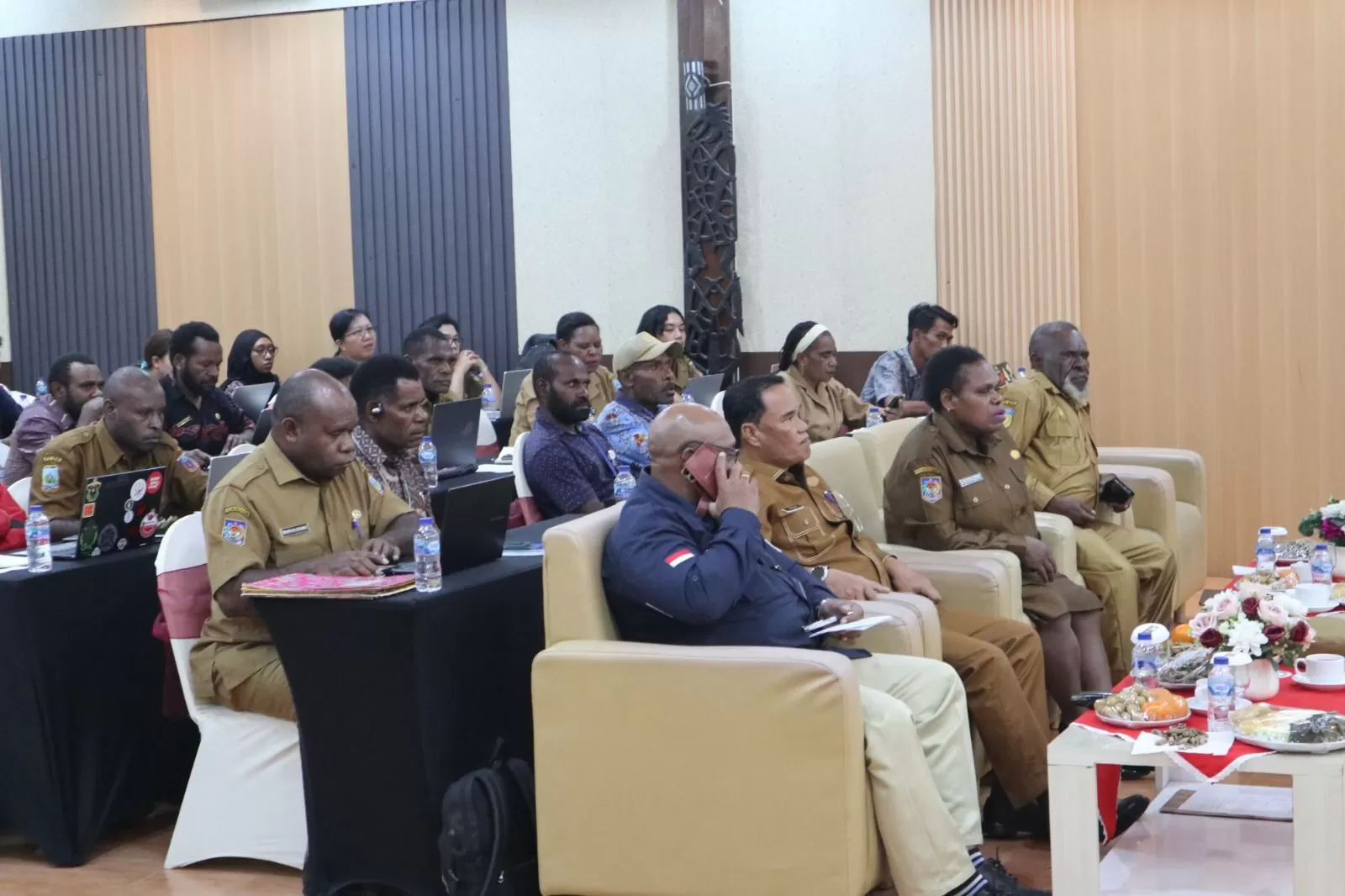 Suasana FGD BKPSDM Papua Tengah. (CEPOSONLINE.COM/HUMAS BKPSDM)