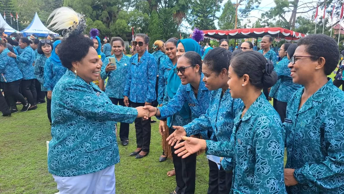 Pelaksanaan kegiatan Jambore PKK Kota Jayapura di lapangan upacara wali kota, Kamis (28/8/2025).(CEPOSONLINE.COM/TAKIM).