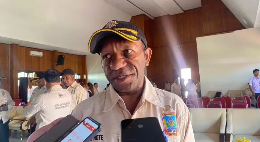 Sekretaris Dinas Admindukcapil Papua Tengah, Yeremias Mote, S.STP., M.IP (CEPOSONLINE.COM/THERESIA F. TEKEGE)