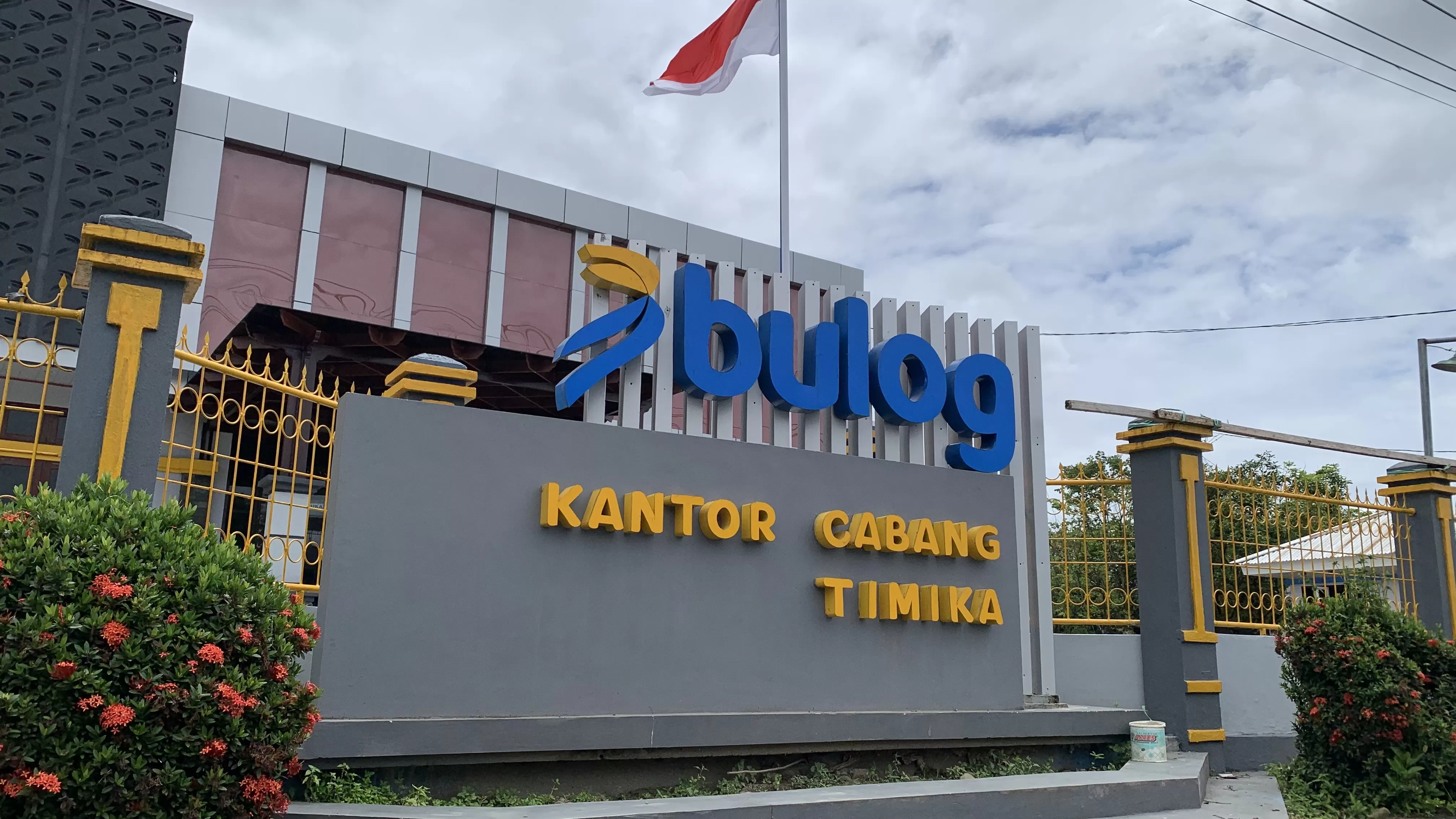 Kantor Perum Bulog KC Timika. (Foto: Cenderawasih Pos/Moh. Wahyu Welerubun).