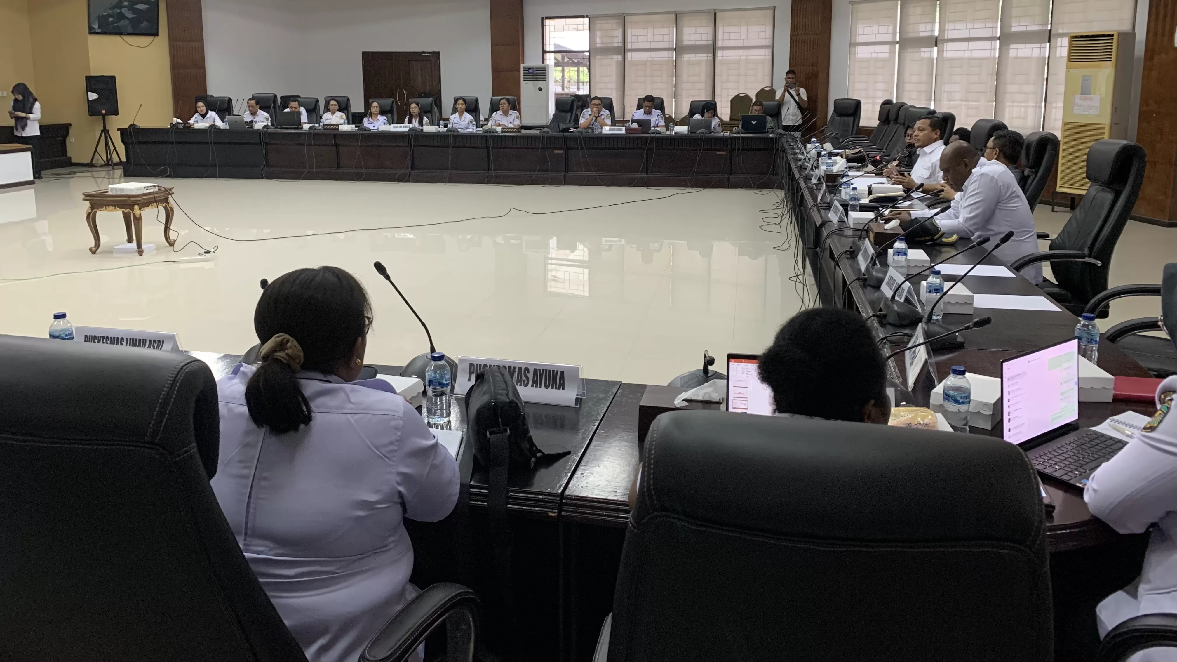Suasana RDP jajaran Dinas Kesehatan bersama Komisi III DPRK Mimika di ruang rapat kantor DPRK Mimika, Rabu (17/9/2025), (Cenderawasih Pos/Moh. Wahyu Welerubun).