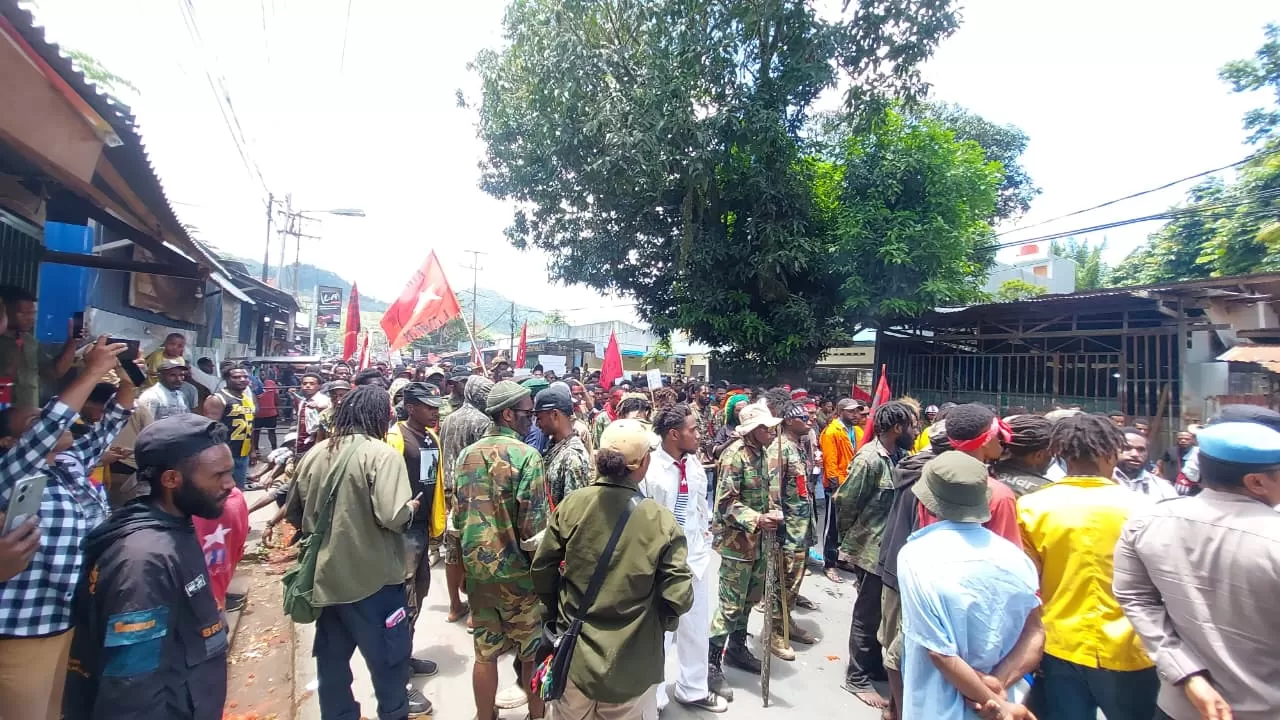 Aksi demonstrasi KNPB di Kota Jayapura pada Rabu, 24 September 2025. (CENDERAWASIH POS/KAROLUS DAOT)