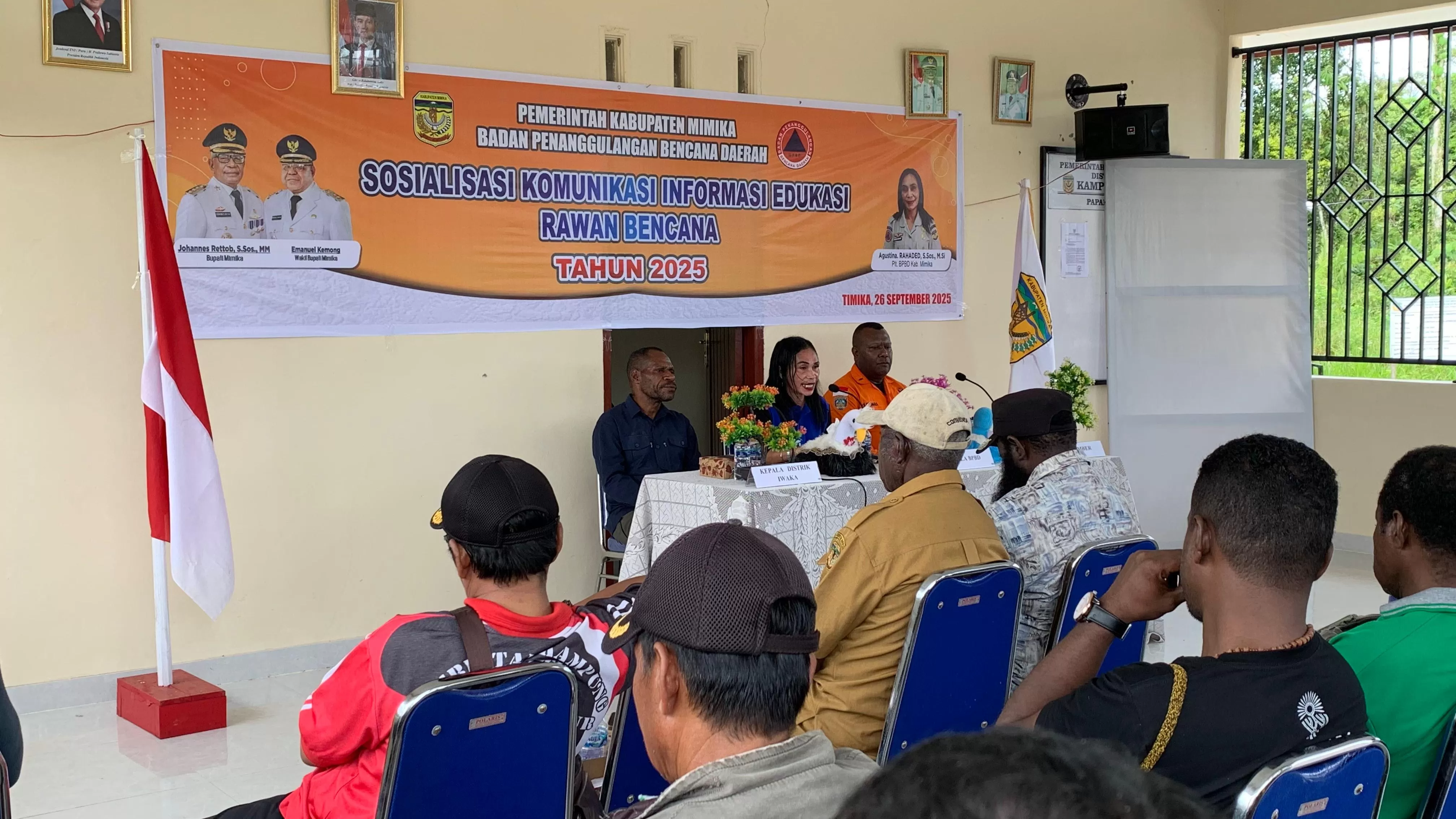 : Suasana pembukaan sosialisasi yang berlangsung di Balai Kampung Iwaka, Distrik Iwaka, Mimika, Papua Tengah, Jumat (26/9/2025).  (CENDERAWASIH POS/WAHYU WELERUBUN)