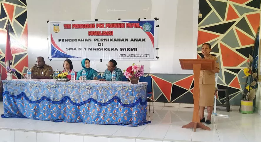 Kepala Dinas pendidikan dan Kebudayaan dalam sambutan ucapan selamat datang bagi team TP.PKK Provinsi Papua, Senin (29/9/2025). (CEPOS ONLINE.COM/VICKY AMBANI)