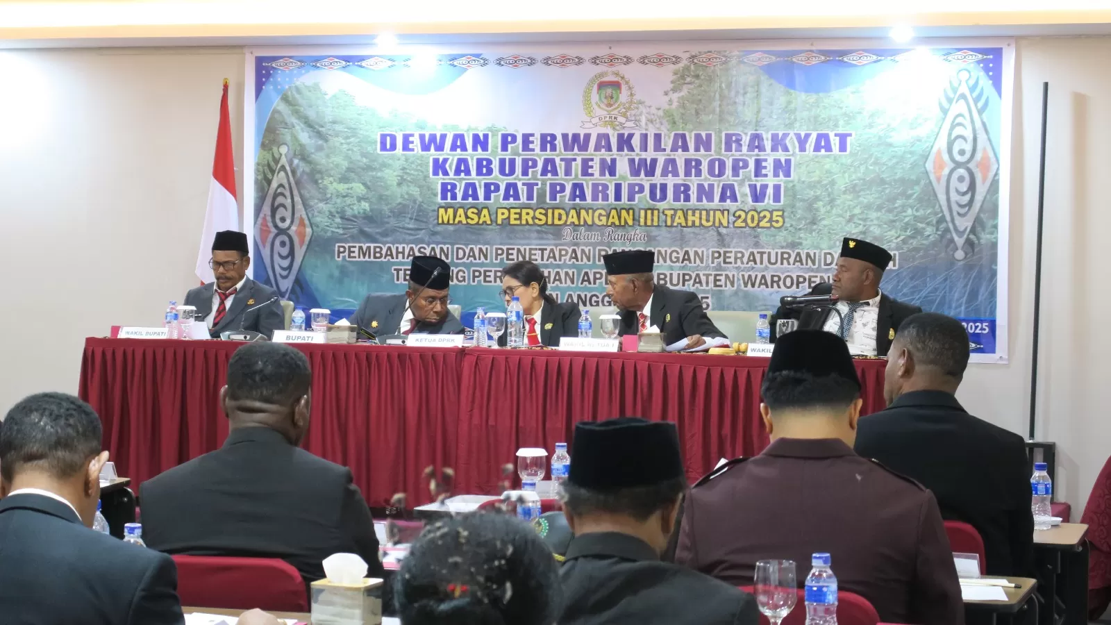 Pelaksanaan Sidang Pembahasan APBD Perubahan TA 2025 di Kota Jayapura, Jumat 27 September 2025. (CENDRAWASIH POS/ISMAIL)