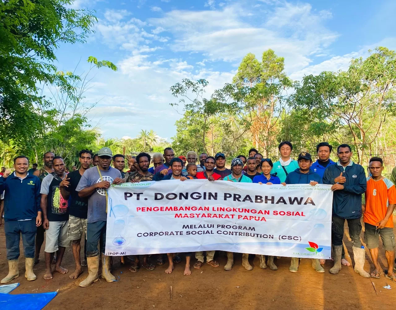 PT. Dongin Prabhawa unit usaha dari TSE Group melaksanakan sosialisasi pelestarian lingkungan kepada masyarakat, tentang pentingnya perlindungan flora dan fauna, di Kampung Tagaepe, Papua Selatan.