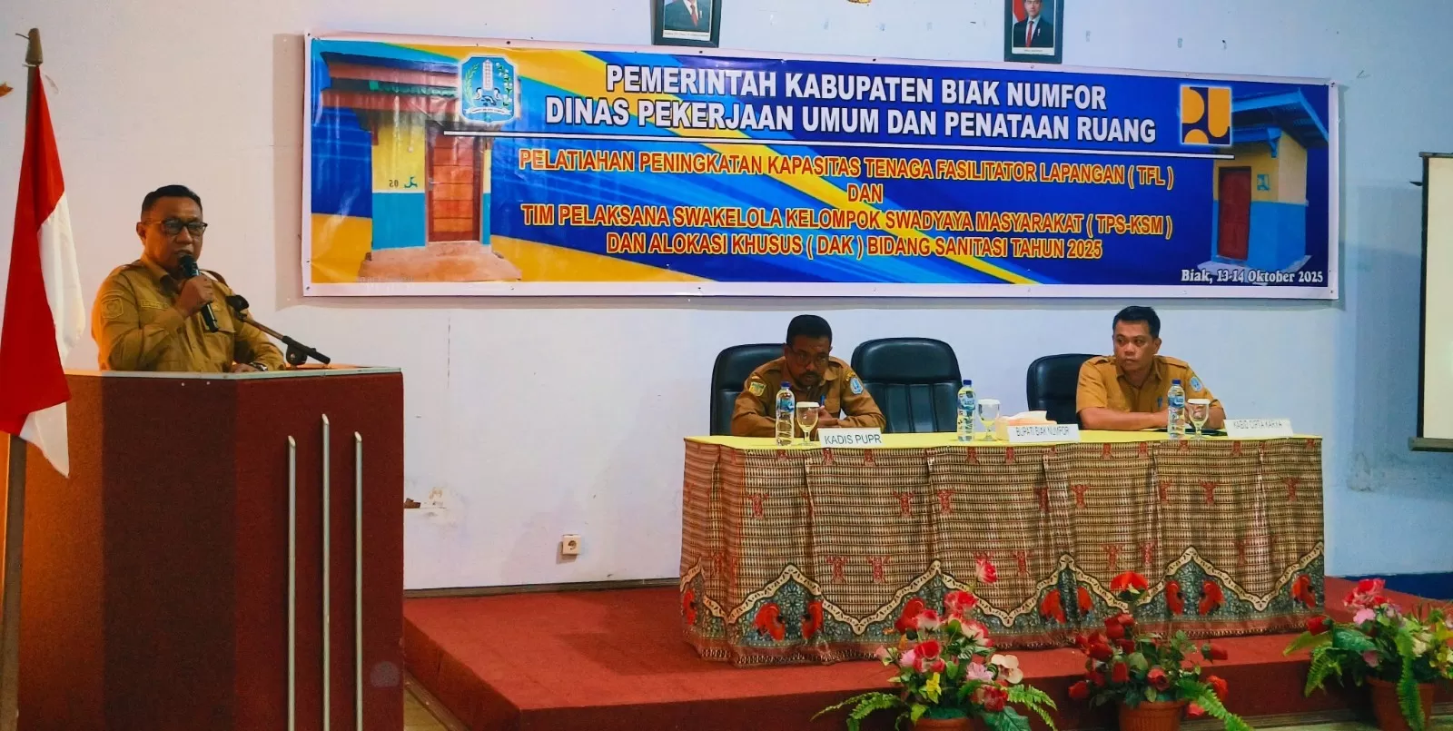 Pelatihan Peningkatan Kapastias Tenaga Fasilitator Lapangan (TFL) dan Tim Pelasana Swakelola Kelompok Swadaya Masyarakat dan DAK Sanitasi, Senin 13 Oktober 2025. (CENDERAWASIH POS/ISMAIL)