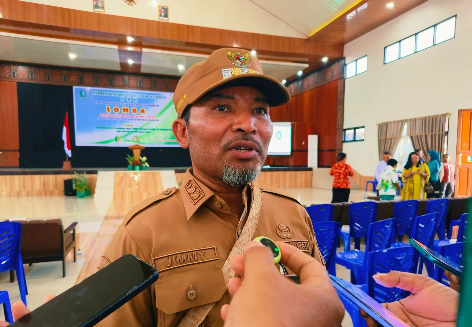 Wakil Bupati Biak Numfor Jimmy Kapisa, saat membuka kegiatan Lomba Masak Kudapan Bahan Pangan Lokal yang digelar oleh TP PKK Biak Numfor, Selasa 14 Oktober 2025. (Cenderawasih Pos/Ismail)