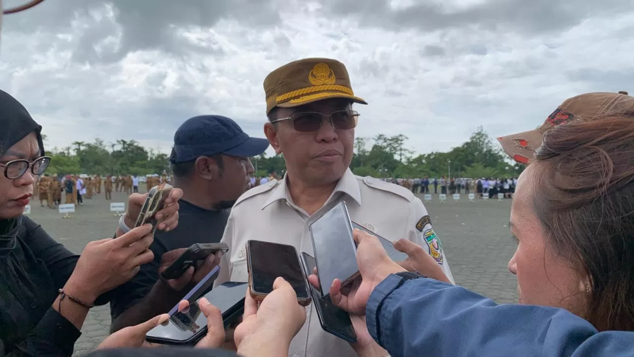 Kepala Bapenda Kabupaten Mimika, Dwi Cholifah saat ditemui, Senin (20/10/2025), (Cenderawasih Pos/Moh. Wahyu Welerubun).