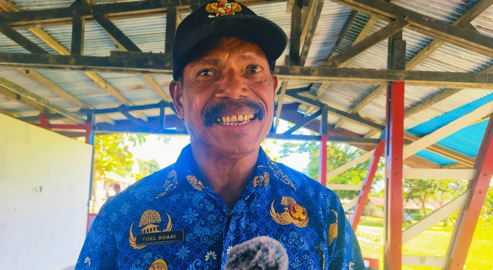 Wakil BUpati Waropen, Yowel Boari, saat diwawancara pada Senin 20 Oktober 2025. (CENDERAWASIH POS/ISMAIL)