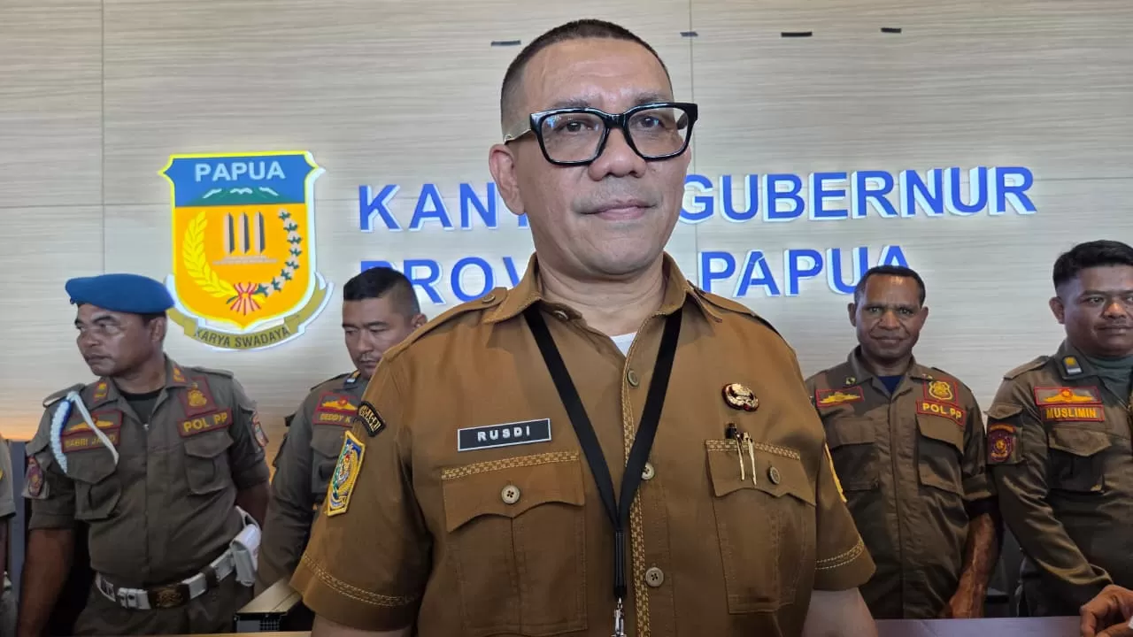 Plt Kepala BPKAD Papua, Rusdianto Abu (Ceposonline.com/Elfira)