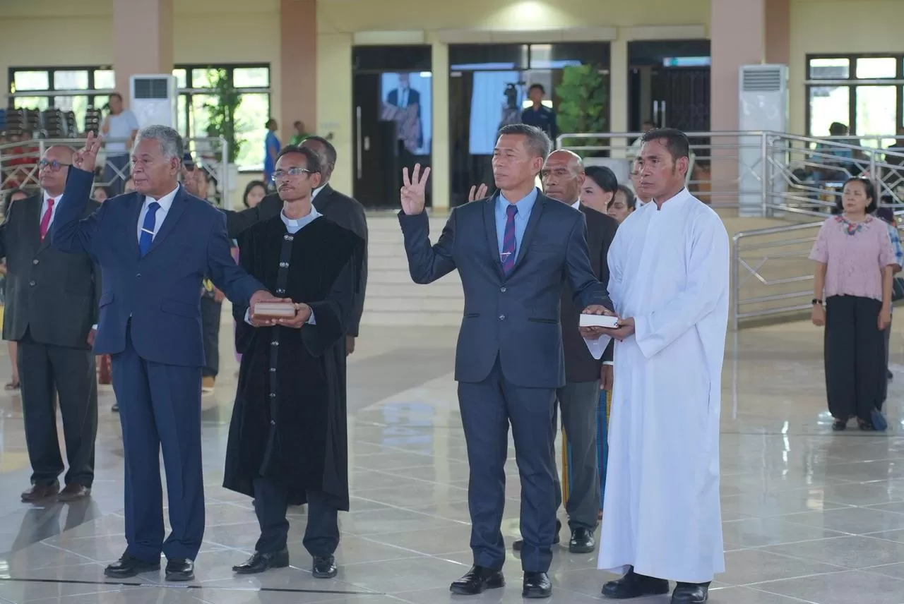 Serah terima jabatan Dekan Universitas Cenderawasih Periode 2025&ndash;2029, di Auditorium Kampus Uncen, Kamis (22/10/2025). (Ceposonline.com/Jimi)