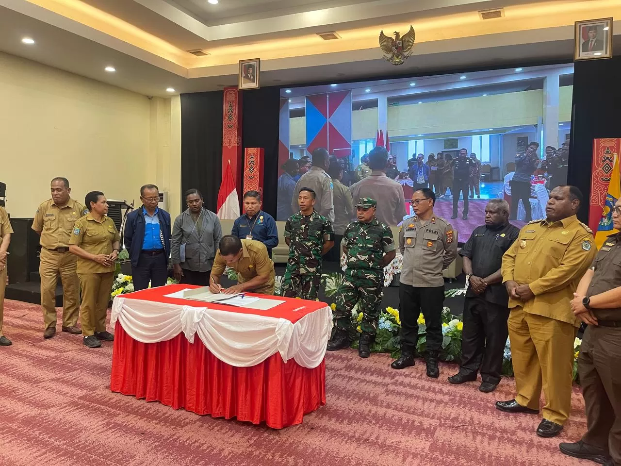 Bupati Jayawijaya Atenius Murib bersama Forkompinda menghadiri Musrenbang di hotel Baliem Pilamo Wamena. Senin (27/10/2025). (Ceposonline.com/Deni Tonjau)