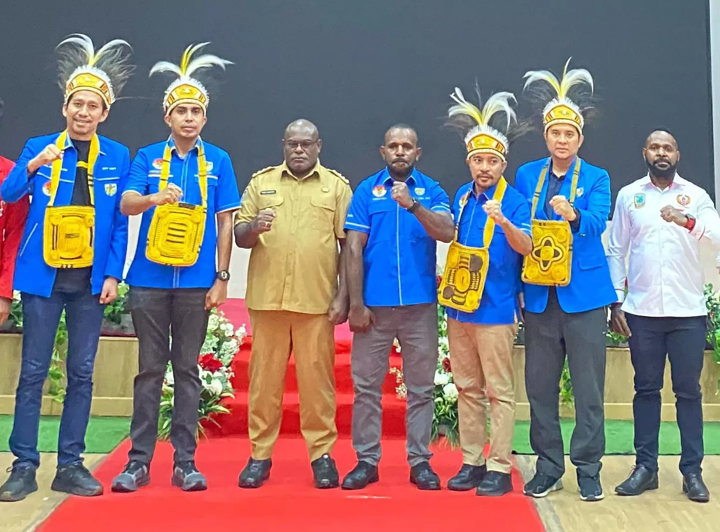 Foto bersama dengan Gubernur Papua Tengah bersama OKP-OKP dan Kelompok Cipayung Plus Usai Musda. (THERESIA F. TEKEGE)