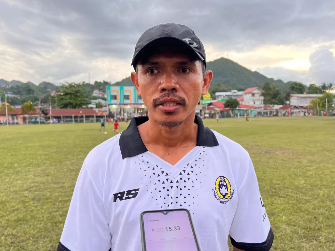 Ricardo Salampessy saat memberikan keterangan beberapa waktu lalu di Kota Jayapura. (CEPOSONLINE.COM/ERIANTO)