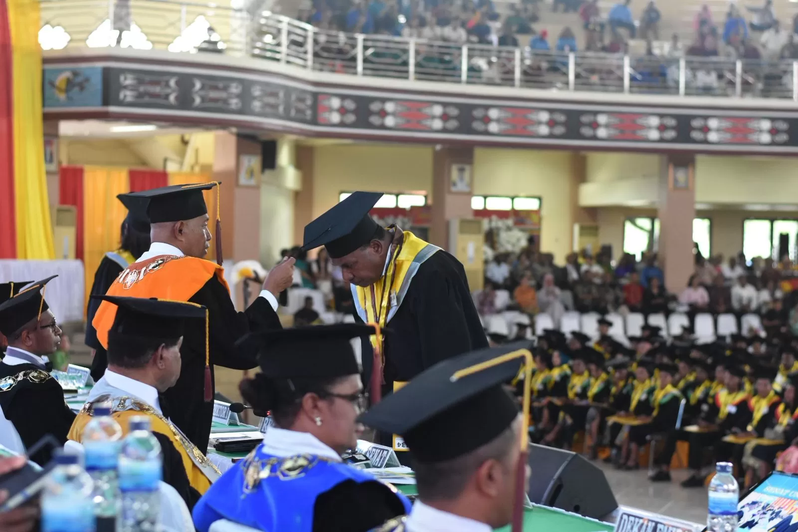 Uncen saat melaksanakan Wisuda Lulusan Periode IV Tahun 2025 di Auditorium Uncen Abepura, Kota Jayapura, Kamis (20/11/2025).(Ceposonline.com/Jimmy)