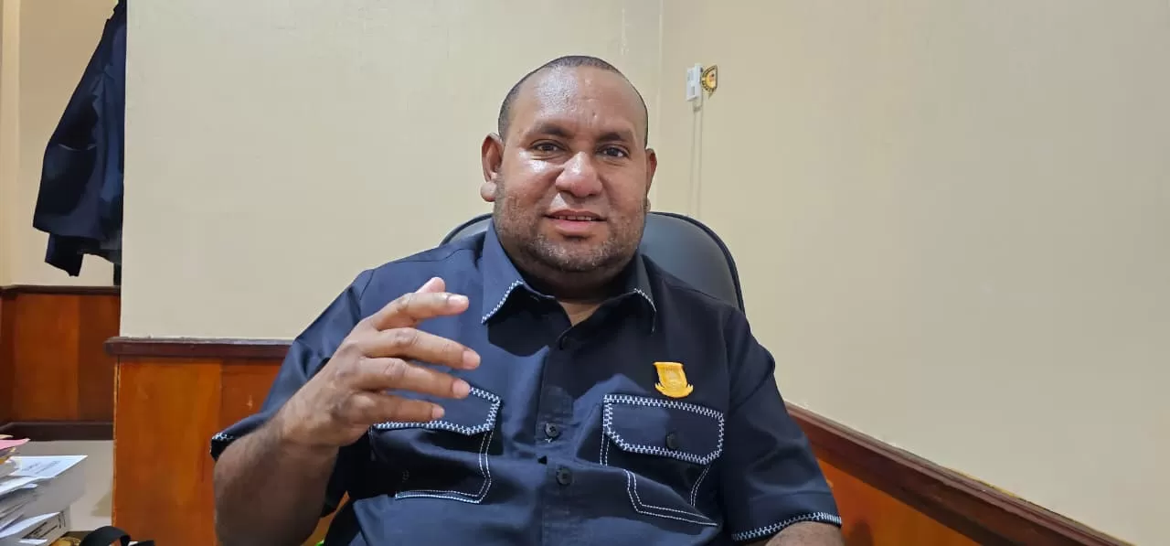 Anggota DPRK Kota Jayapura, Barend Bartolumeus Taniauw. (CEPOSONLINE.COM/HANS PALEN)