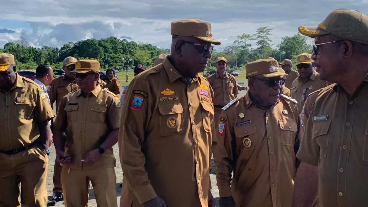 Bupati Mimika, Johannes Rettob. (Foto: Cenderawasih Pos/Moh. Wahyu&nbsp;Welerubun).