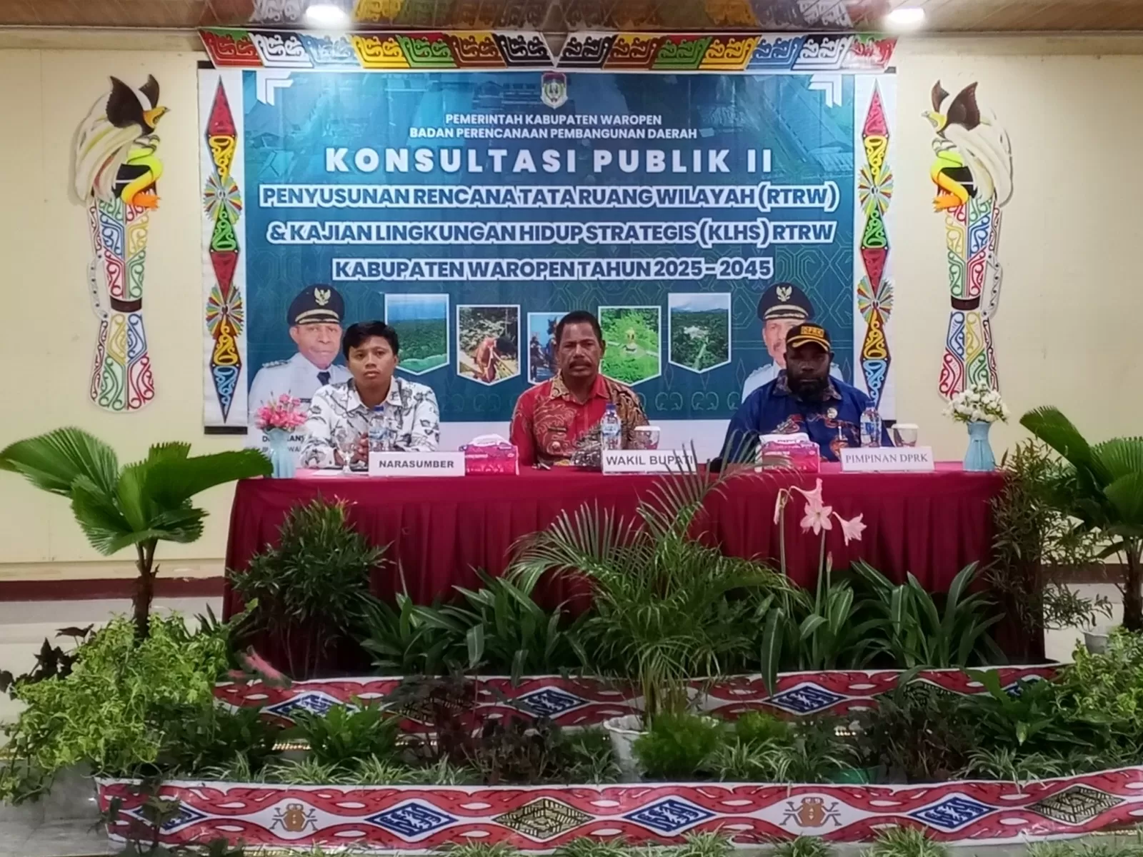 Pembahasan RTRW Bagian ke II di Aula Elfonso Widuri, Jumat 5 Desember 2025. (CENDERAWASIH&nbsp;POS/ISMAIL)