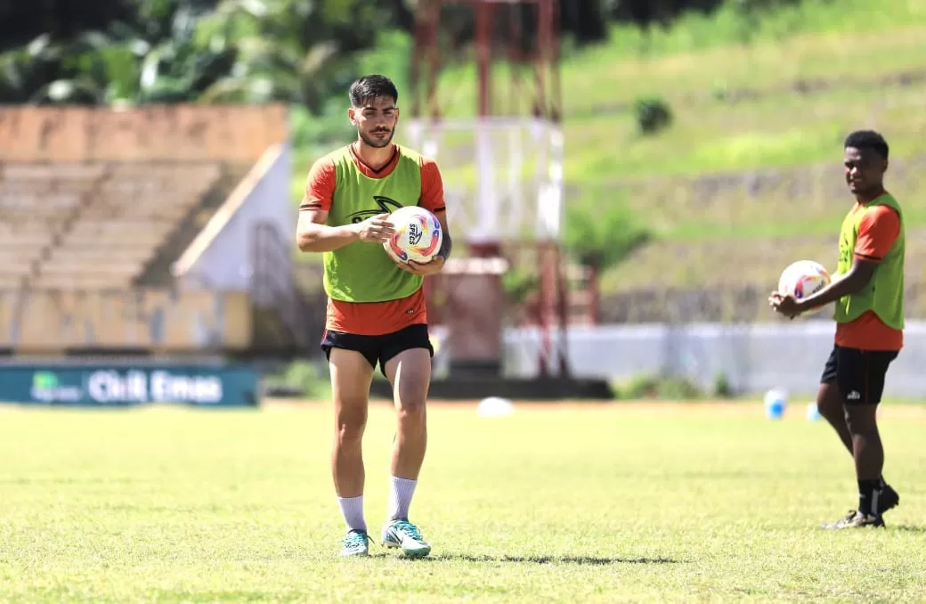 Ali Nouri saat mengikuti latihan bersama Persipura di Stadion Mandala Jayapura pada musim lalu. (CEPOSONLINE.COM/ERIANTO)