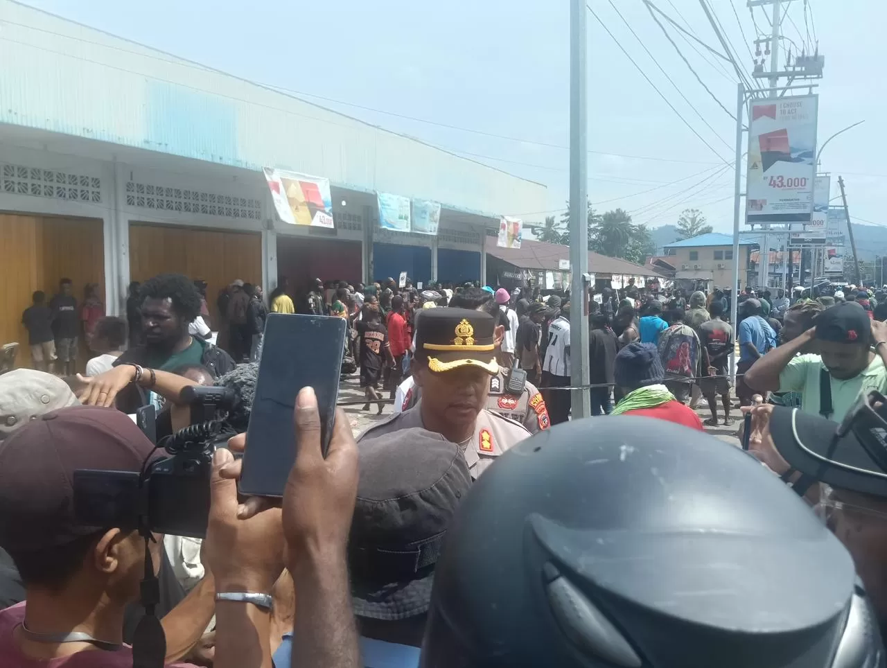 Kapolres Nabire AKBP Samuel Tatiratu. (CEPOSONLINE.COM/THERESIA)