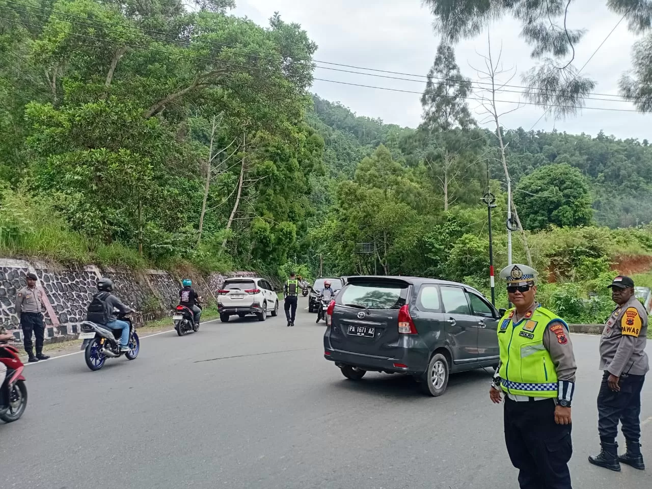 Jalur Alternatif terpantau macet parah, Kamis (11/12/2025)(CEPOSONLINE.COM/KAREL)