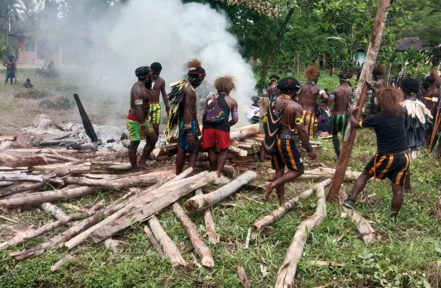 Suasana di lokasi bentrok di Kampung Amole, Distrik Kwamki Narama, Mimika, Papua Tengah. (Foto: Polsek Kwamki&nbsp;Narama).&nbsp;
