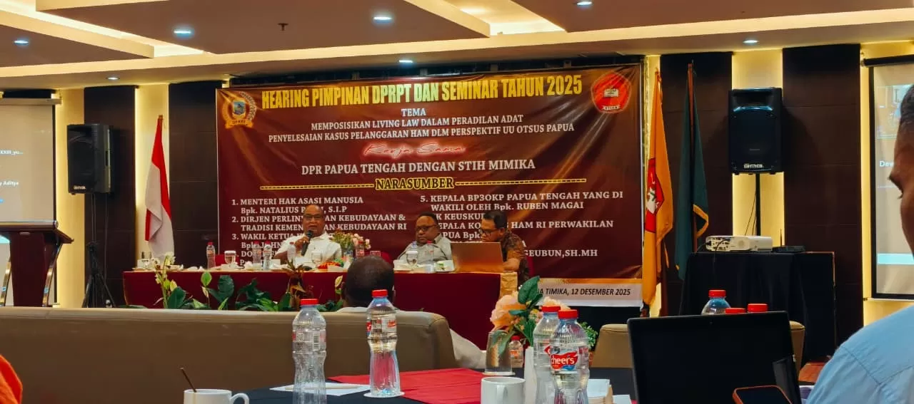 Wakil Ketua IV DPR Papua Tengah, John NR Gobai saat menjadi Narasumber pada Hearing Pimpinan DPR Papua Tengah dan Seminar Tahun 2025.