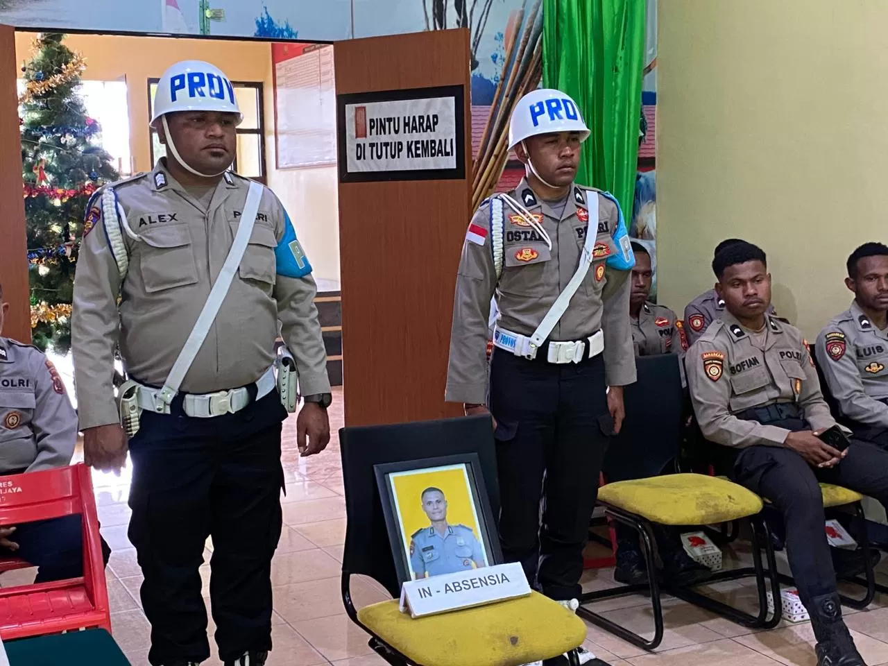Meski Tak Hadir dalam Persidangan Sidang Kode Etik Profesi Polri kepada Brigpol NE dan Briptu RY Tetap dilaksanakan Propam Polres Jayawijaya, Senin (15/12/2025). (Ceposinline.com/Deni).