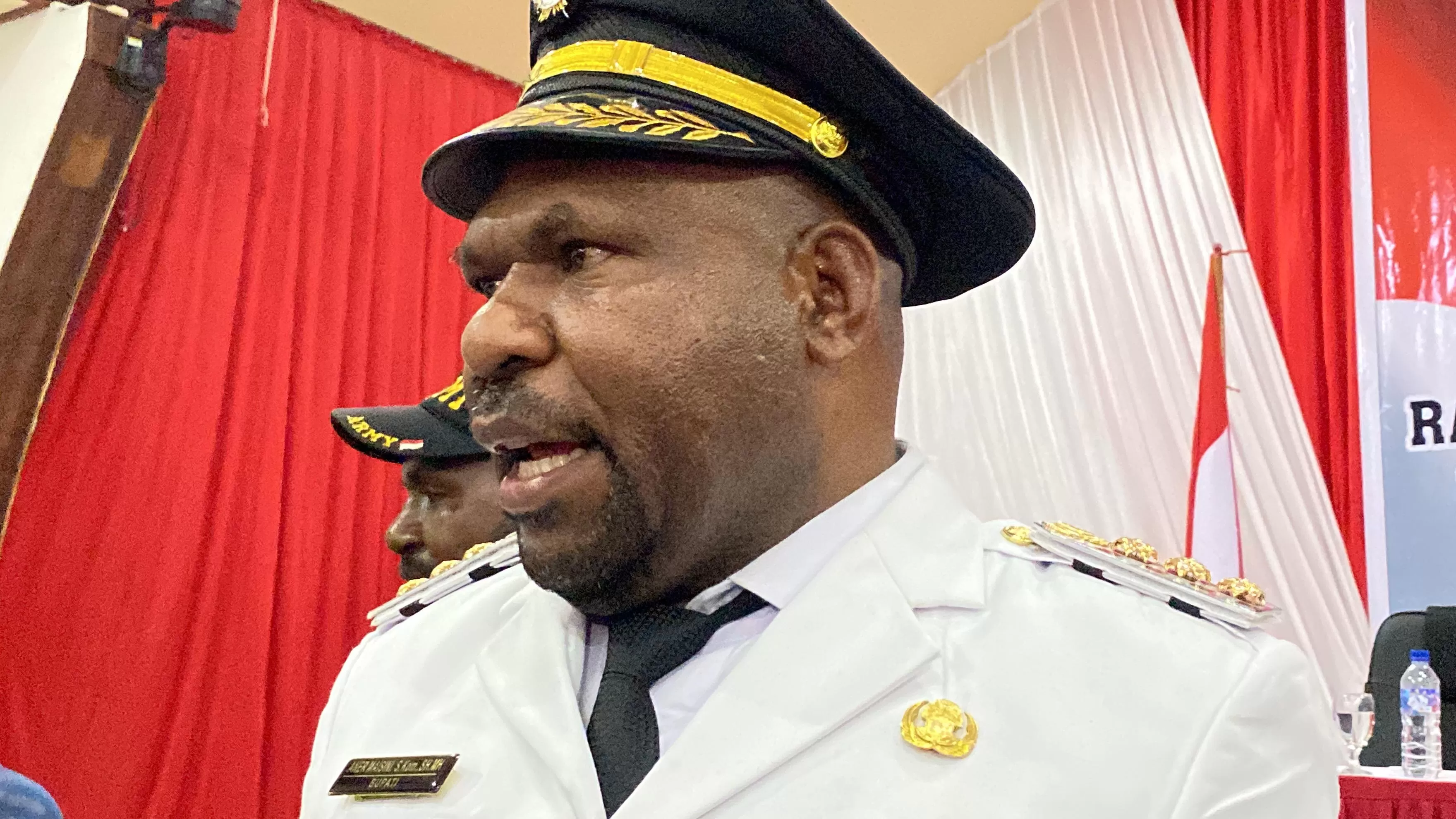 Bupati Intan Jaya, Aner Maisini. (CEPOSONLINE.COM/THERESIA F. TEKEGE)