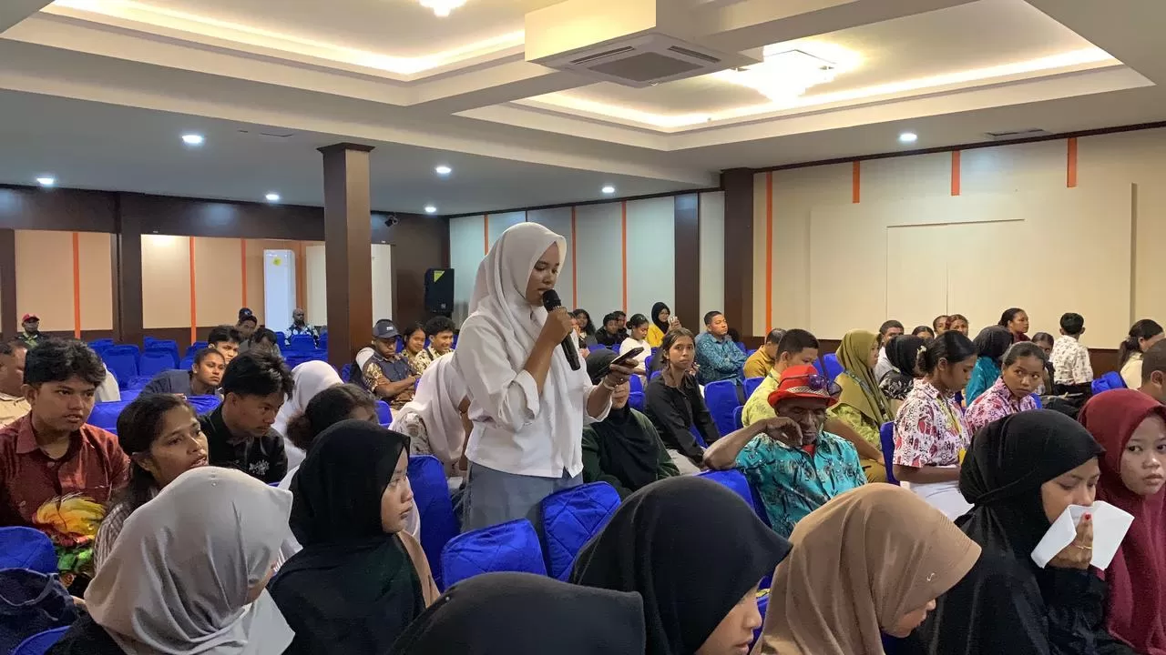 Para pelajar dari berbagai SMA di Mimika serta mahasiswa dari perguruan tinggi yang sedang megikuti sosialisasi tentang bahaya miras dan narkotika di Hotel Cenderawasih 66, Kamis (18/12/2025).