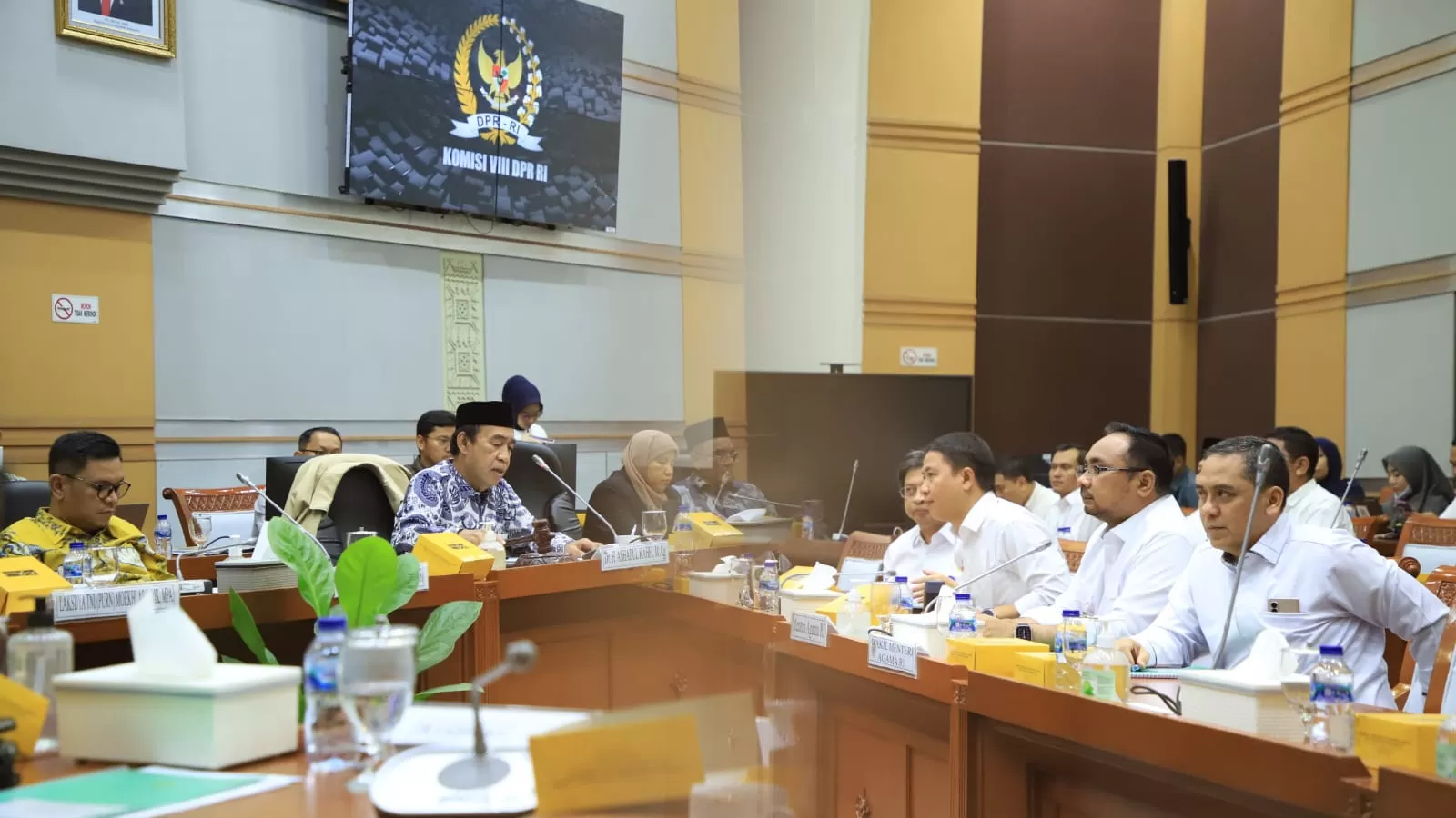 Rapat Kerja Komisi VIII DPR dengan Kemenag bahas biaya Haji 2024 (Dian Syahputra - Kemenag)