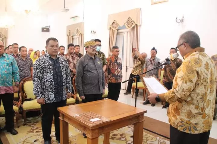Bupati Sukabumi lantik Depekab Sukabumi untuk menggodok UMK tahun 2024 (Rapik Utama - TatarMedia.ID)