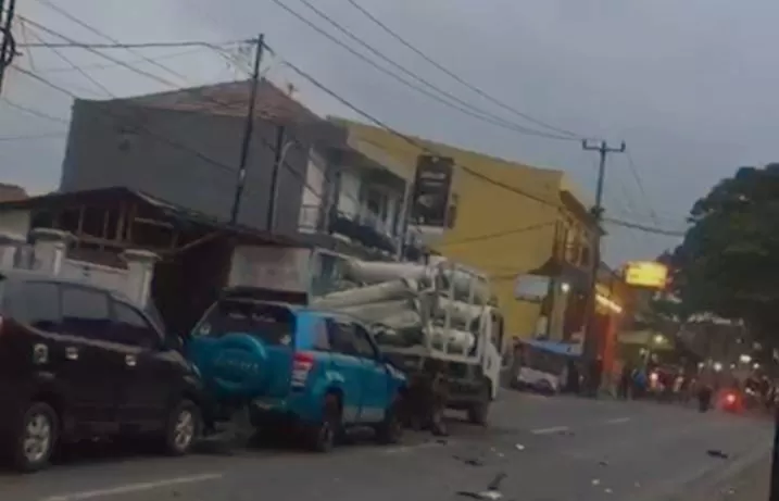 Gas CNG yang diangkut Truk meledak di Ruas Jalan Sukabumi Bogor 9 Korban Dilarikan ke RSUD Sekarwangi Cibadak (Isep Panji)