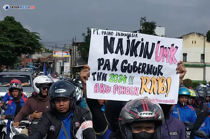 Aksi Buruh Sukabumi meminta PJ Gubernur Jawa Barat menaikan UMP 2024 Kabupaten Sukabumi (TatarMedia.ID - M Afnan)