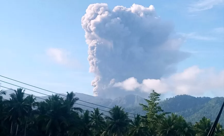 Gunung Dukono Halmahera Maluku Utara Kembali Erupsi - Tatar Media