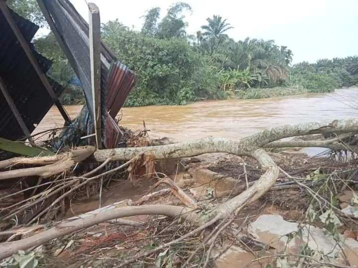 Banjir bandang di Desa Janji Kecamatan Bilah Barat Kabupaten Labuhanbatu Sumatra Utara,  (TatarMedia.ID - BNPB)
