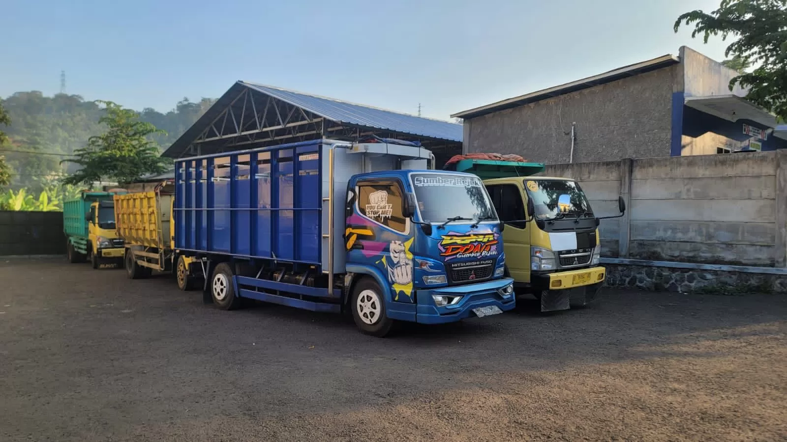 8 truk pengangkut pasir besi diduga ilegal diamankan Polres Sukabumi  (TatarMedia.ID - Isep Panji)