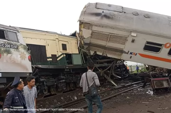 Kecelakaan Kereta Api Turangga - Twitter