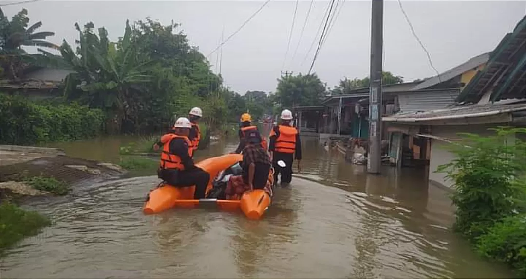 Sejak 1 Januari hingga saat ini 4 Kecamatan di Karawang direndam banjir, ternyata banjir ini kejadian rutin tahunan (TatarMedia.ID - Rudi Imelda)
